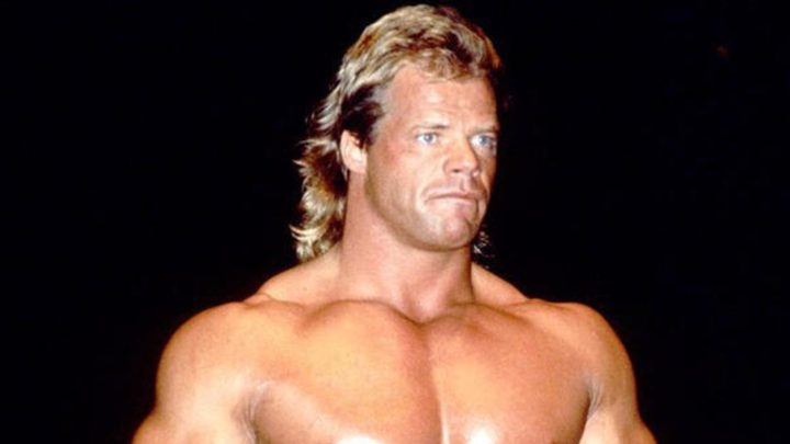 Lex Luger llama a este miembro del Salón de la Fama de la WWE y miembro de la dinastía samoana un 'espectáculo'