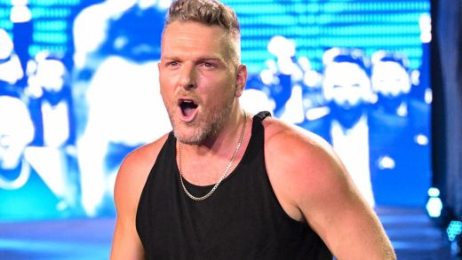 Pat McAfee regresa a la WWE y reanuda sus tareas de comentarista en el evento principal del sábado por la noche