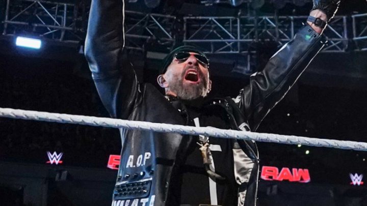 Paul Ellering tiene un mensaje bíblico para Wyatt Sicks antes de WWE Raw