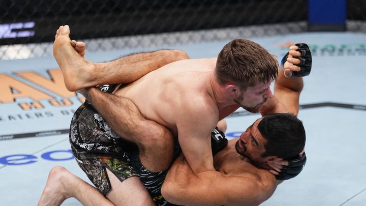 Video de UFC 310: Bryce Mitchell derriba a Kron Gracie con un golpe y codazos devastadores para ganar por nocaut