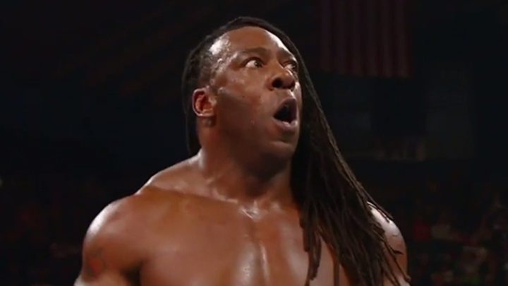 WWE HOFer Booker T regresa al ring para enfrentarse a un miembro de la familia Anoa'i