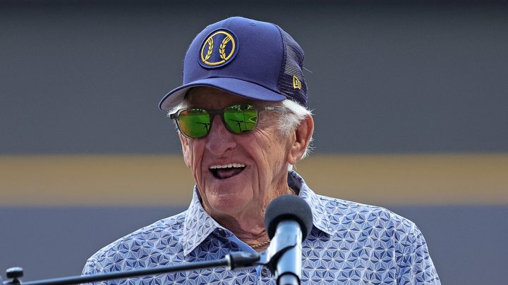 El miembro del Salón de la Fama de la WWE Bob Uecker muere a los 90 años