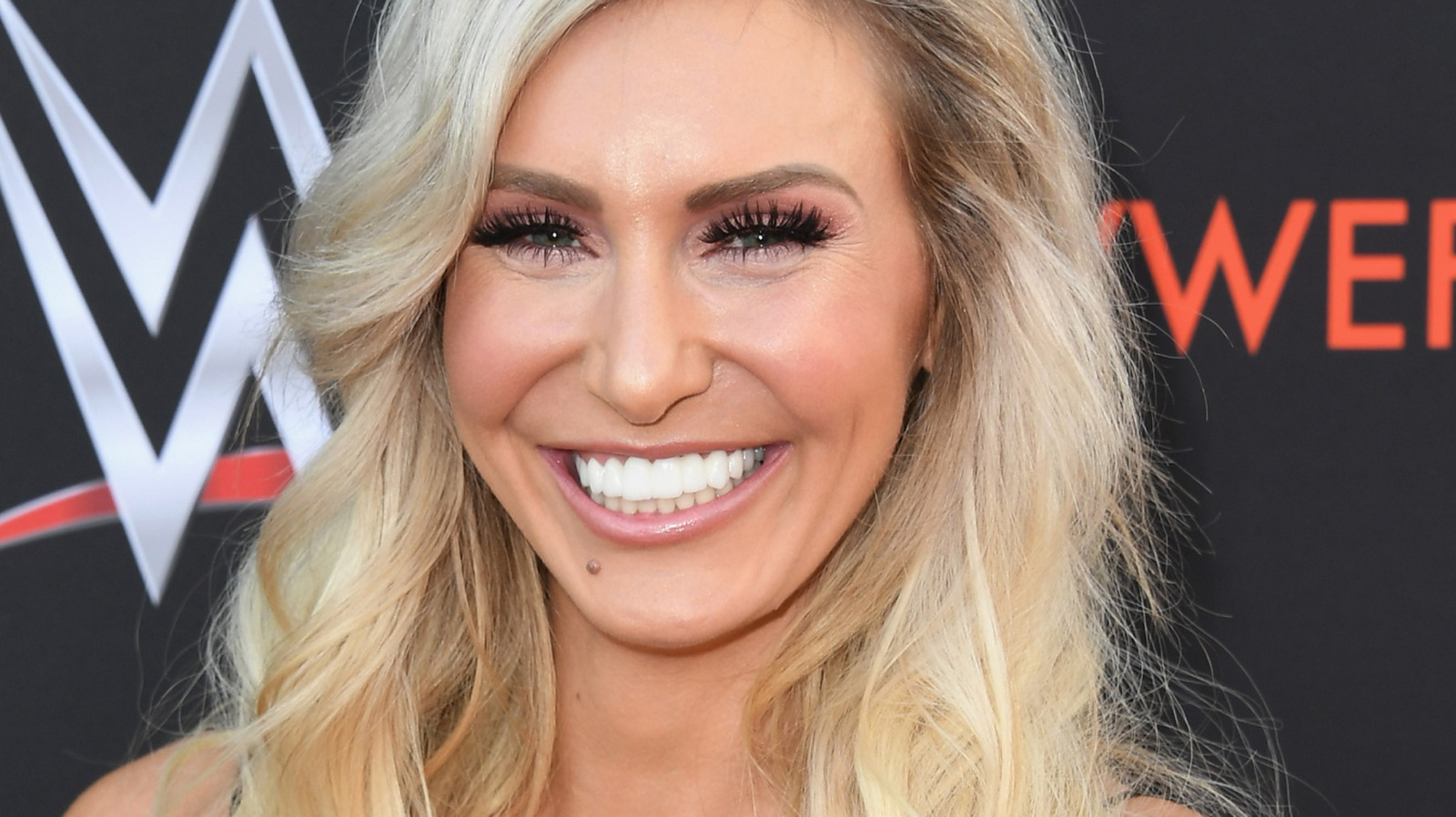 Actualización detrás del escenario sobre el regreso de Charlotte Flair a la WWE después de perderse un año debido a una lesión