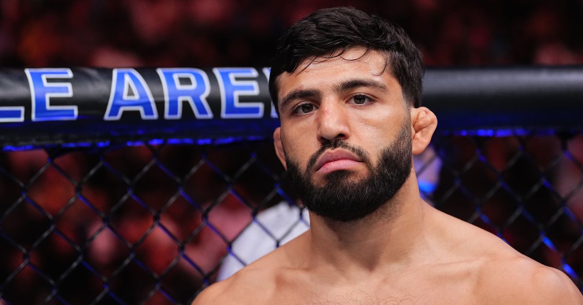 Arman Tsarukyan fuera del evento principal de UFC 311 contra Islam Makhachev