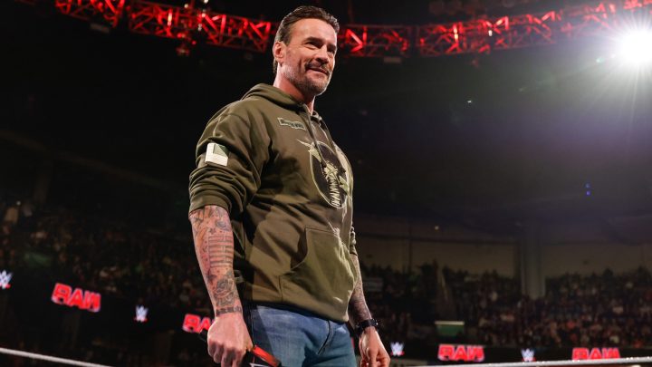 CM Punk obtiene una gran victoria sobre Seth Rollins en el evento principal del episodio debut de WWE Raw Netflix