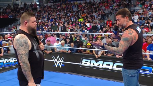 CM Punk y Kevin Owens se enfrentan en el ring por primera vez en WWE Smackdown