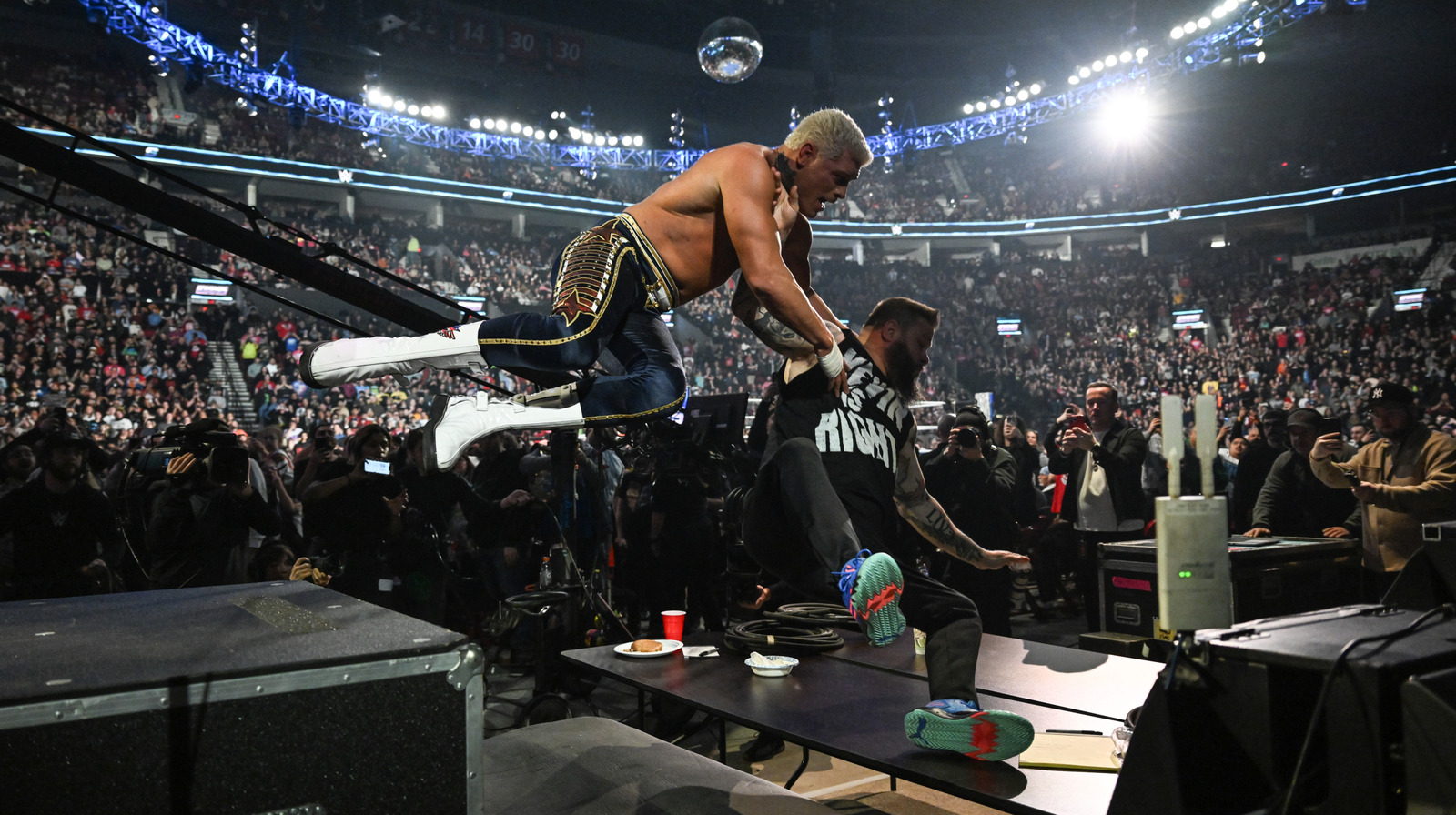 Cody Rhodes salva al Salón de la Fama de la WWE del paquete Piledriver de Kevin Owens