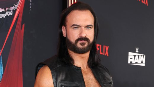 Drew McIntyre de WWE compara burlonamente a Sami Zayn con un miembro ruidoso de la multitud de MSG en un juego de la NBA