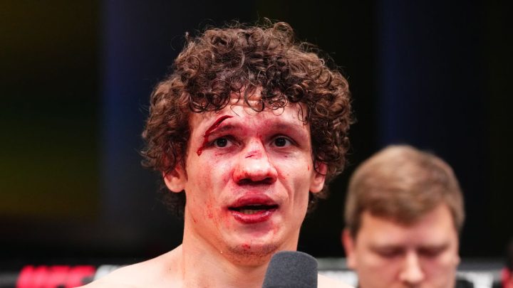 Foto: Roman Kopylov sufrió un corte espantoso durante la victoria por nocaut sobre Chris Curtis en UFC Vegas 101