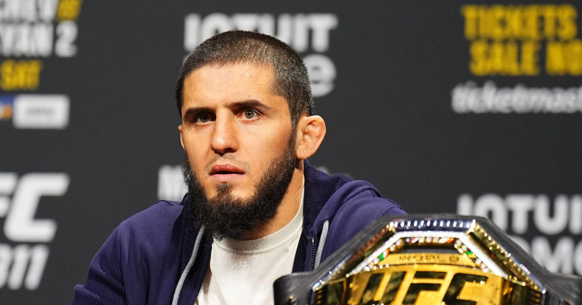 Islam Makhachev aborda el incidente de la botella de agua con Nate Diaz en la conferencia de prensa de UFC 311