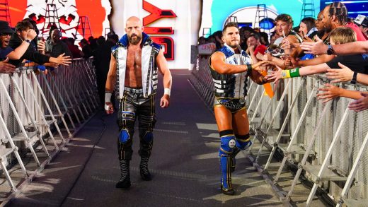 La lucha por el título de parejas de WWE SmackDown termina sin competencia cuando varios equipos interfieren