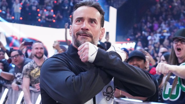 La principal estrella de la WWE felicita a CM Punk y Seth Rollins por la casa después del debut de Raw en Netflix