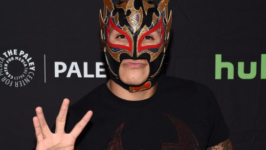 Mercancía de Rey Fenix ​​que falta en la tienda en línea de AEW