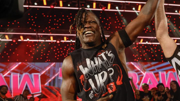 R-Truth de WWE habla sobre la lesión que casi le cuesta una pierna