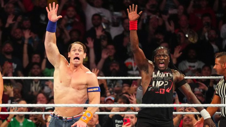 R-Truth recuerda la reacción de John Cena al ser su 'héroe de la infancia' y vestirse como él