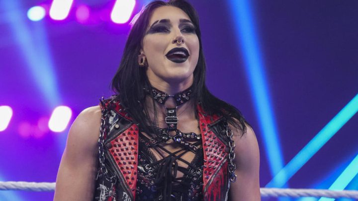 Rhea Ripley derrota a Nia Jax, conserva el título mundial femenino en el abridor de la WWE SNME