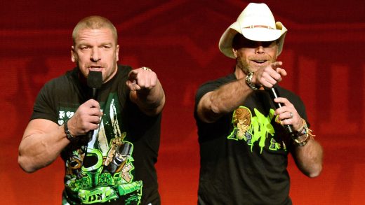 Shawn Michaels Publica Video de Triple H siendo informado de la inducción del Salón de la Fama del WWE