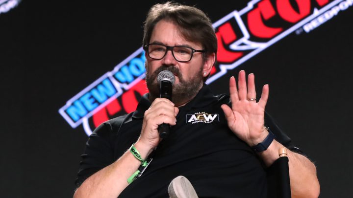 Tony Schiavone de AEW aparentemente ataca al comentarista suspendido de NJPW en una publicación eliminada desde entonces