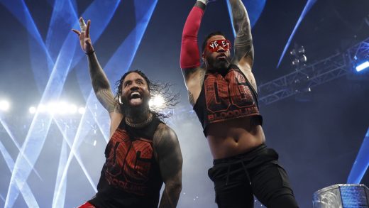 El miembro del Salón de la Fama de la WWE recuerda a los Usos pidiendo permiso para usar Famoso Tag Team Finisher