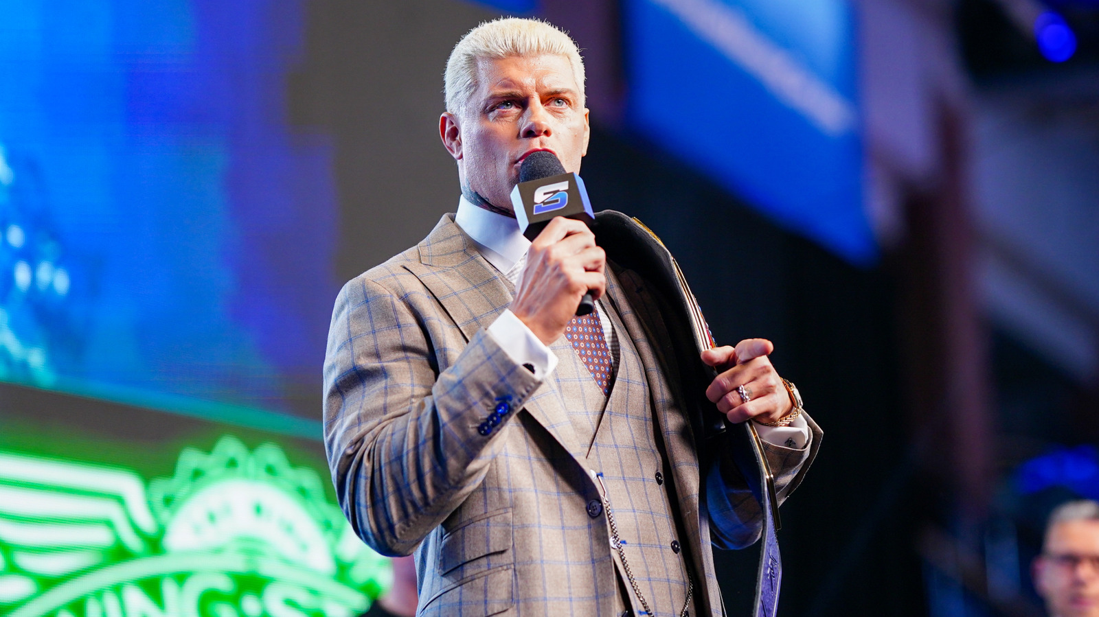 El campeón de la WWE, Cody Rhodes, no estaba en Raw, pero todavía estaba trabajando