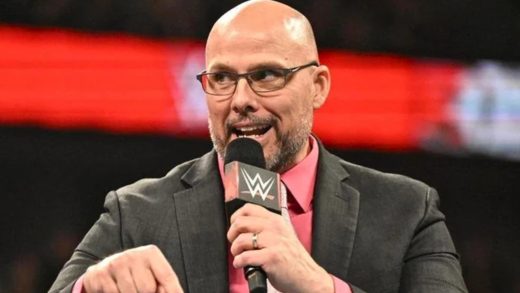 El gerente general de WWE Raw Adam Pearce confirma el inminente retorno de la estrella lesionada