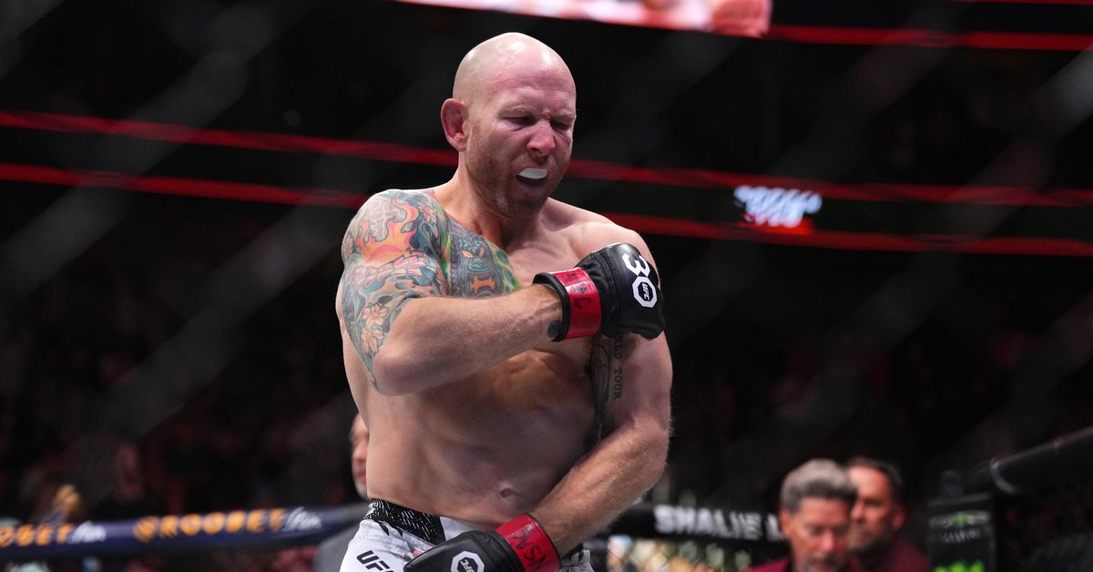 Josh Emmett vs. Lerone Murphy dirigido al título del 5 de abril UFC Evento