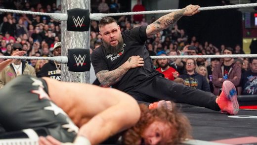 Kevin Owens le dice a Sami Zayn que 'ven a buscarme' en la cámara de eliminación de la WWE en Toronto