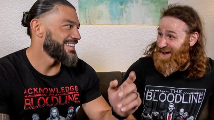 La estrella de la WWE, Roman Reigns, se dirige a Sami Zayn y The Bloodline