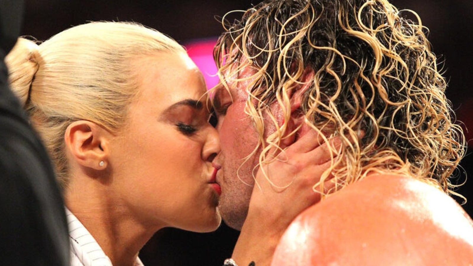 La ex estrella de la WWE, Dolph Ziggler, recuerda la dificultad de besar a Lana frente a Rusev