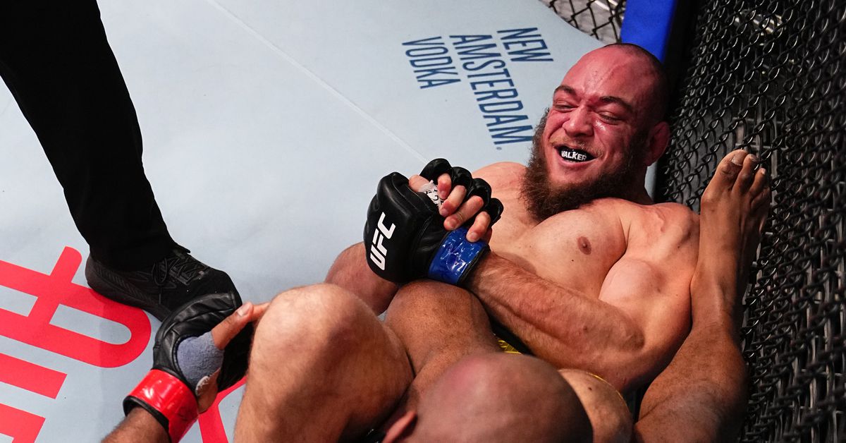 Mira a Valter Walker anotar otra victoria rápida en el tacón en UFC Vegas 102