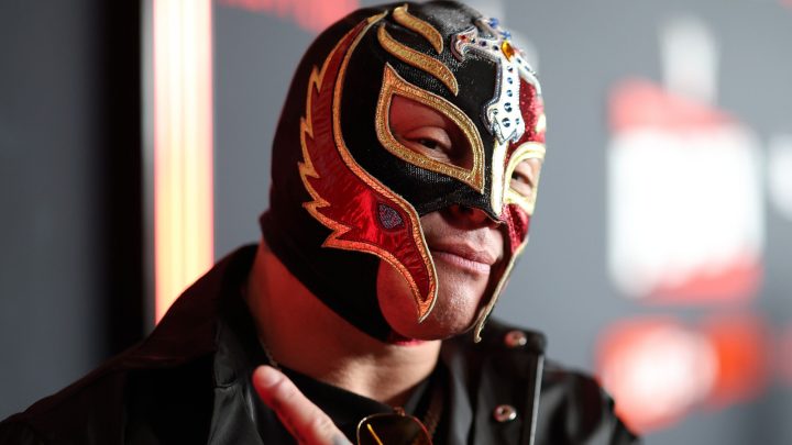 Rey Mysterio dice que WWE tuvo que aplastar el anillo de novedad para cesar y desistir letras