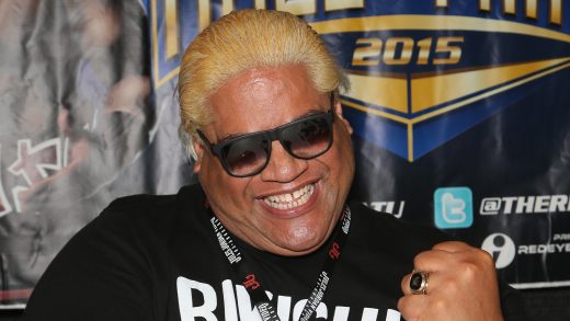 Rikishi pesa en la emotiva promoción de la WWE WWE Raw de Jey Uso después de la victoria Royal Rumble