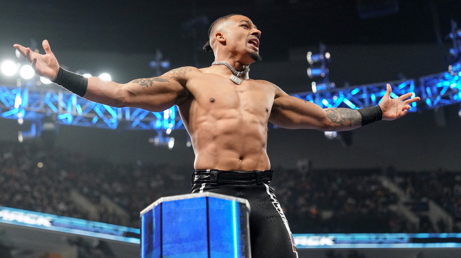 Carmelo Hayes de WWE evalúa el progreso que ha hecho en el viaje de lucha libre
