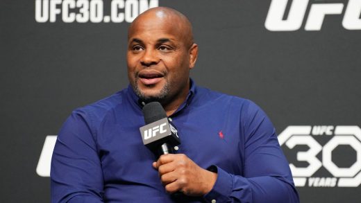 Informe matutino: Daniel Cormier duda de Alex Pereira 'lo suficientemente fuerte' para el movimiento de peso pesado después de UFC 313 Flop