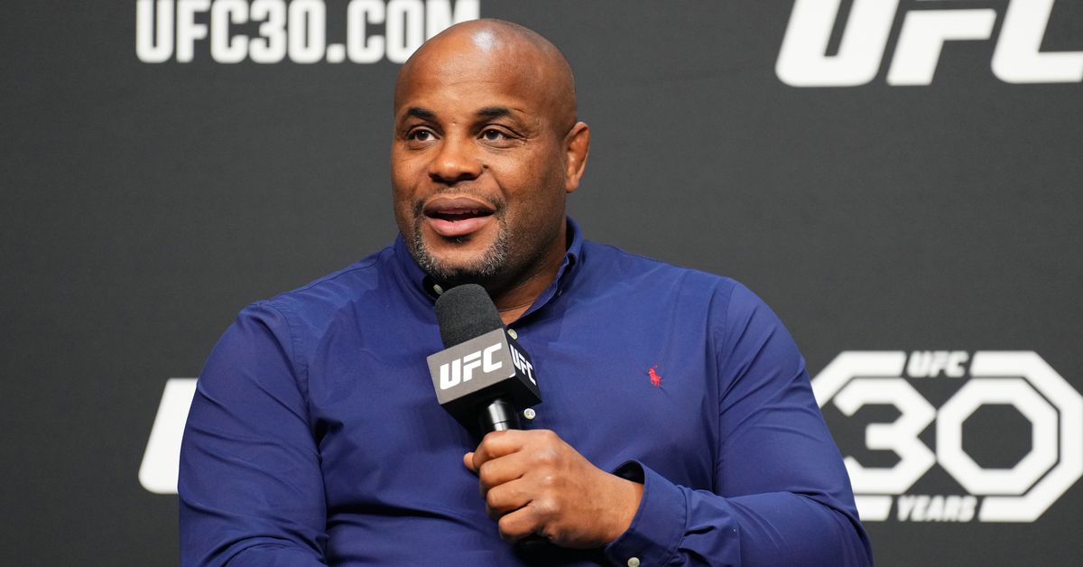 Informe matutino: Daniel Cormier duda de Alex Pereira 'lo suficientemente fuerte' para el movimiento de peso pesado después de UFC 313 Flop