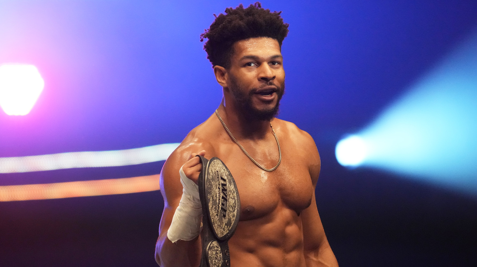 Más detalles sobre la firma AEW de Kevin Knight