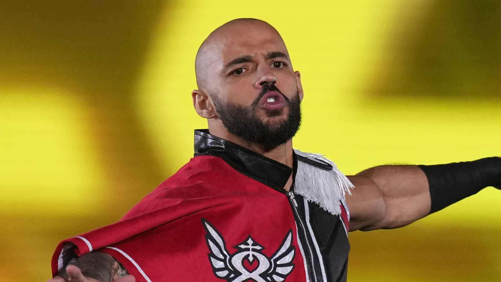 Ricochet dice que esta estrella AEW tiene una 'gran cara para abofetear'