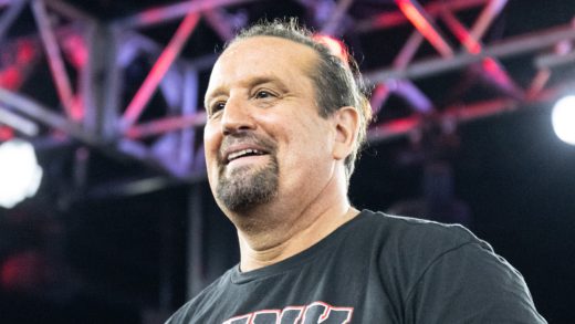 Tommy Dreamer elogia el aspecto clave del lugar de murciélago de Jon Moxley en una dinamita AEW