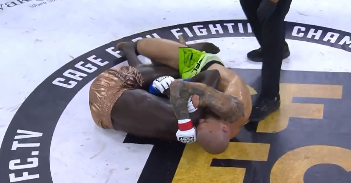 VIDEO: El ex campeón de Bellator Yaroslav Amosov obtiene una sumisión rápida de estrangulamiento de Anaconda, hace una súplica de UFC