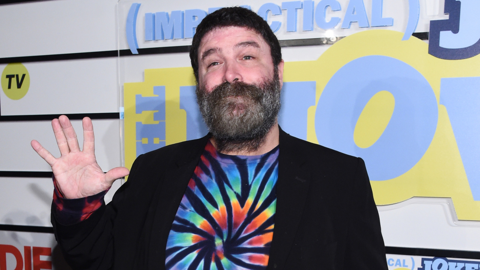 El miembro del Salón de la Fama de la WWE, Mick Foley, se aleja del accidente automovilístico con 'solo lesión en los tejidos blandos'