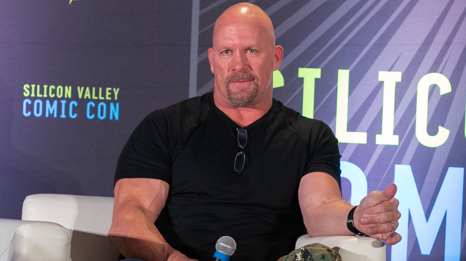 El miembro del Salón de la Fama de la WWE, Steve Austin, comenta sobre el giro del talón de John Cena, lo compara con el suyo