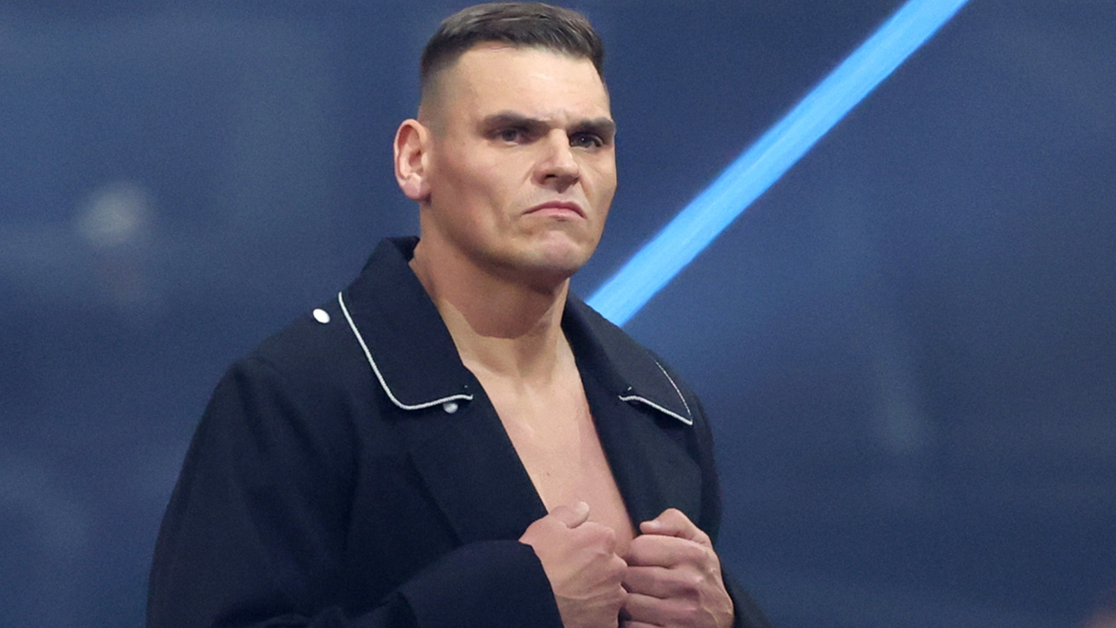 Aleister Black de WWE discute a Gunther siendo intimidado, cuando vio un cambio en él