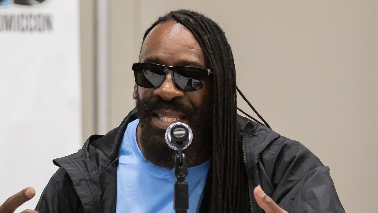 Booker T se va, explica por qué está "decepcionado" en Swerve Strickland de AEW