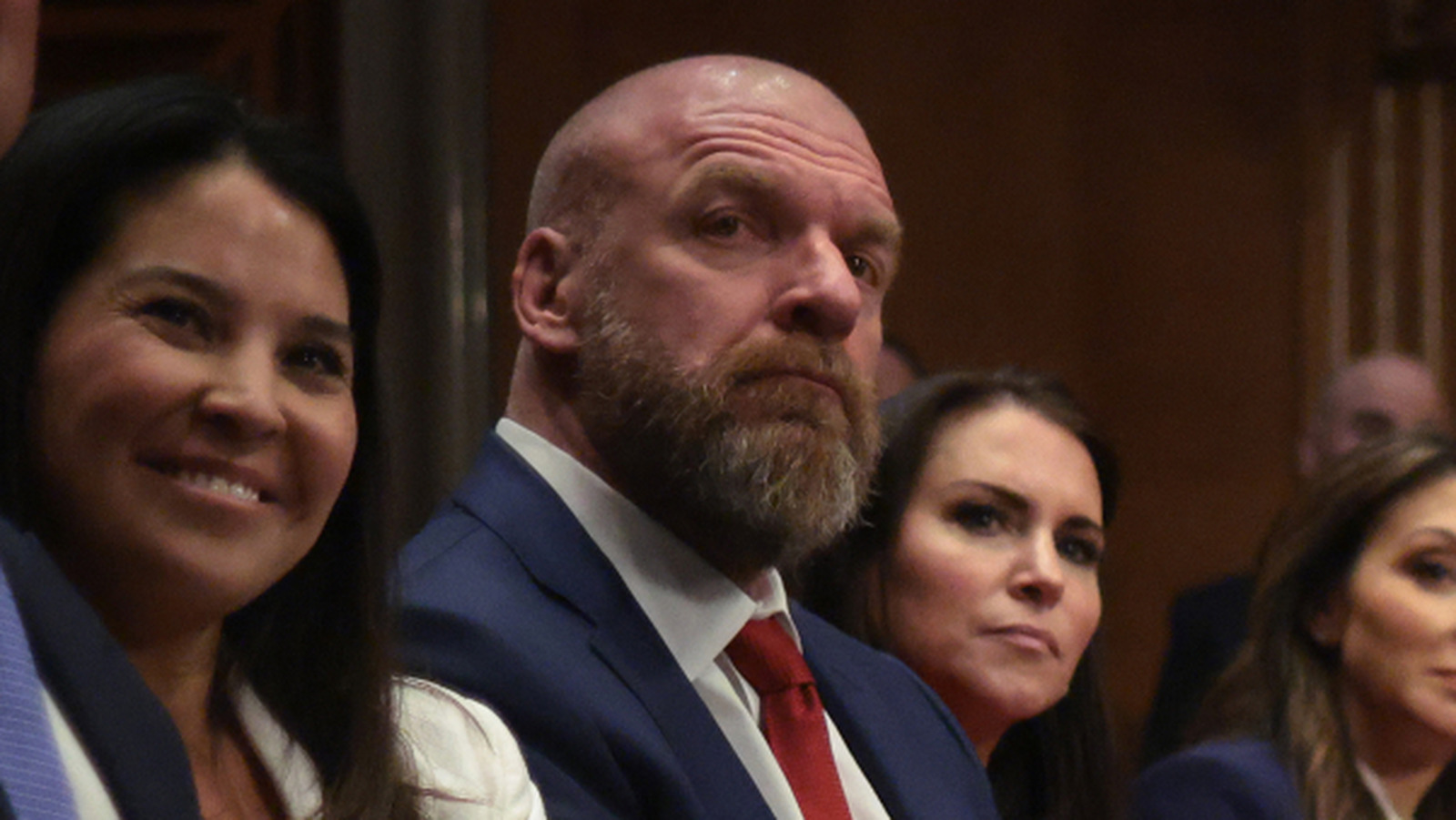 El informe de Backstage afirma que WWE firmó al ex campeón de las Divas y 24/7 a Legends Deal