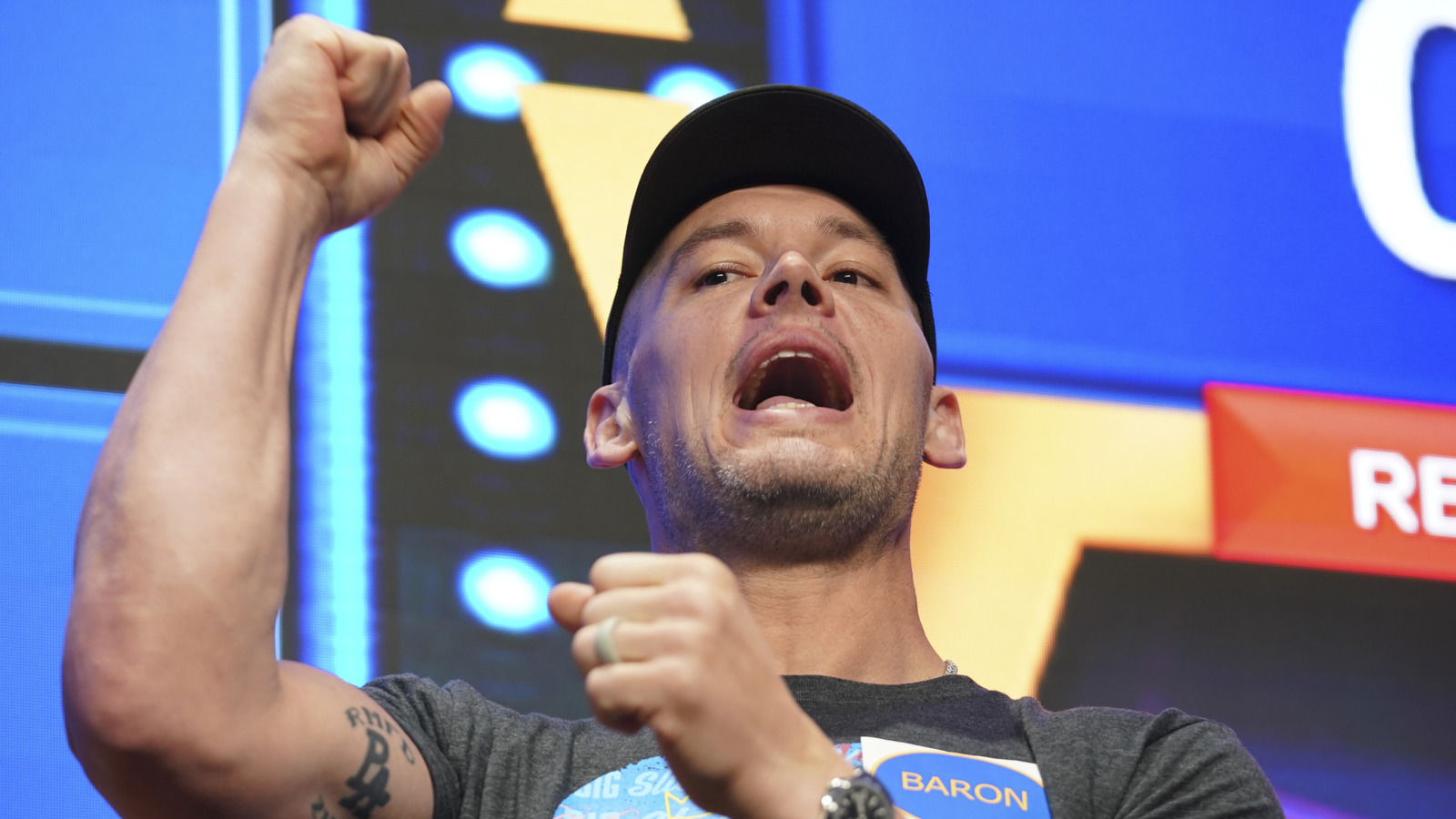 El obispo Dyer describe el giro que le gustaría ver de la historia de WWE Raw de Seth Rollins