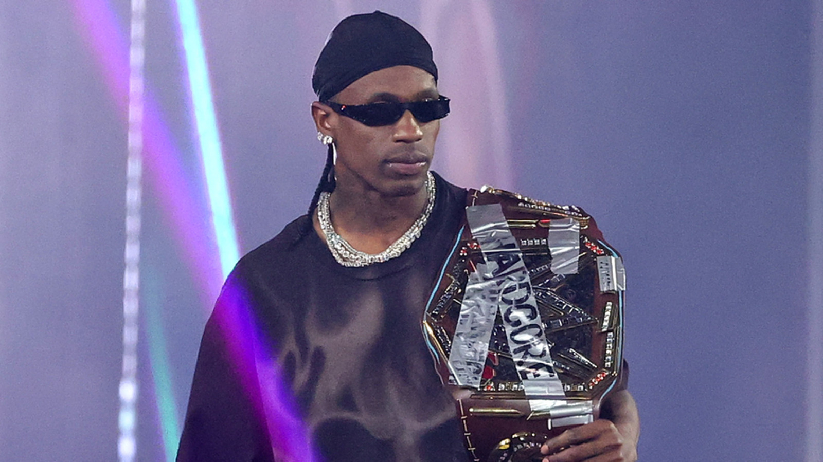 El obispo Dyer pensó que había una razón para la marcha de Travis Scott en WWE WrestleMania 41