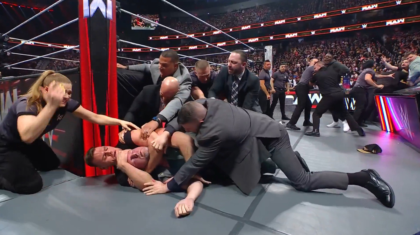 Enfurecido Gunther ahoga a Pat McAfee en WWE Raw después de la pérdida de título de WrestleMania 41