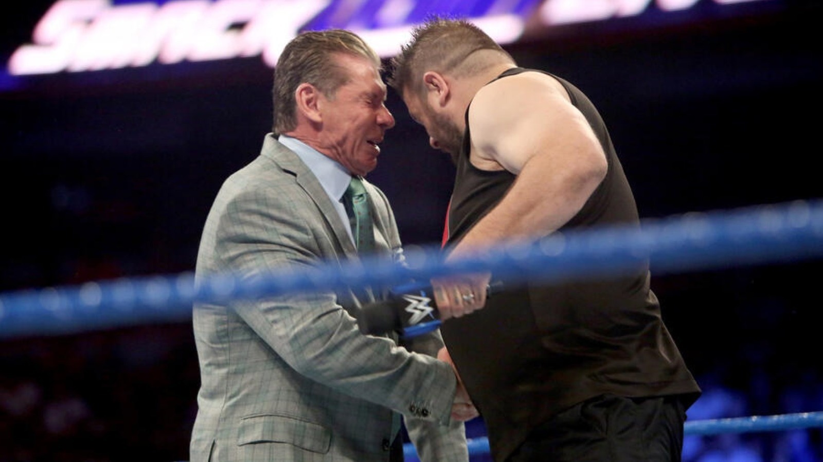 Eric Bischoff detalla cómo Vince McMahon de WWE trató a Kevin Owens durante el programa Shane