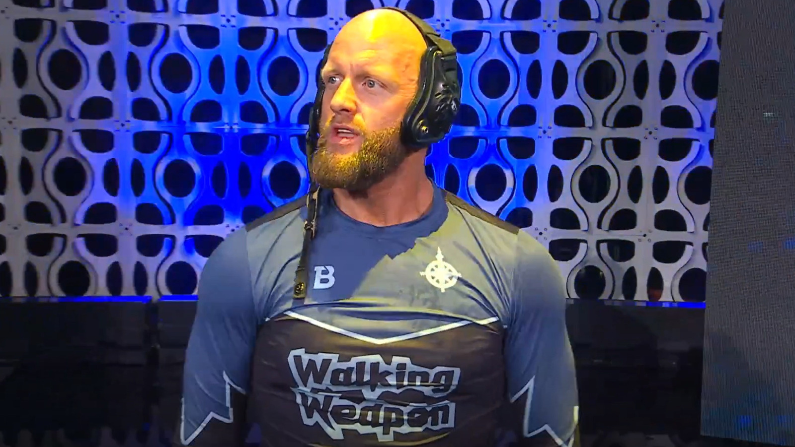 Josh Alexander debuta con una pérdida de dinamita de Hangman Page, inmediatamente gira el talón