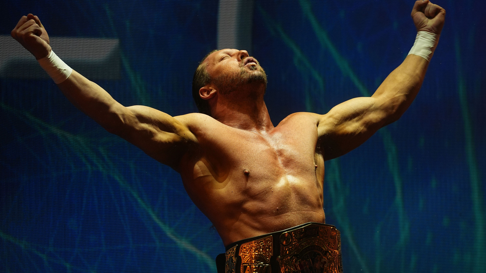 Kazuchika Okada confronta a Kenny Omega después de una defensa de título internacional de una dinastía de AEW